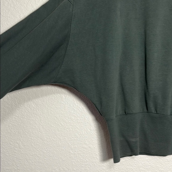 Athleta Green Crewneck Top L - Picture 5 of 6